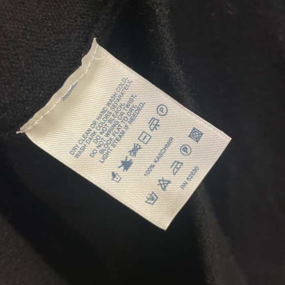 Lands End black cashmere v neck sweater medium 10-13 - Picture 3 of 6